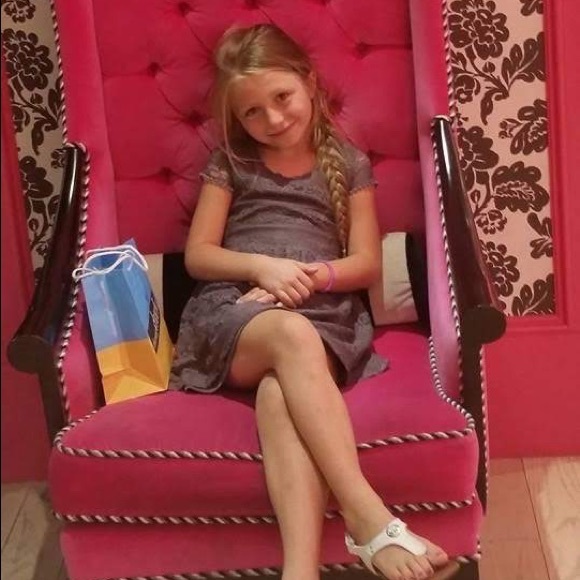 ❄️✨Welcome to Renee's Closet✨❄️ - Picture 6 of 16